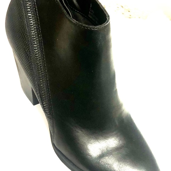 Lexie & Abbie - Picture 3 of 3